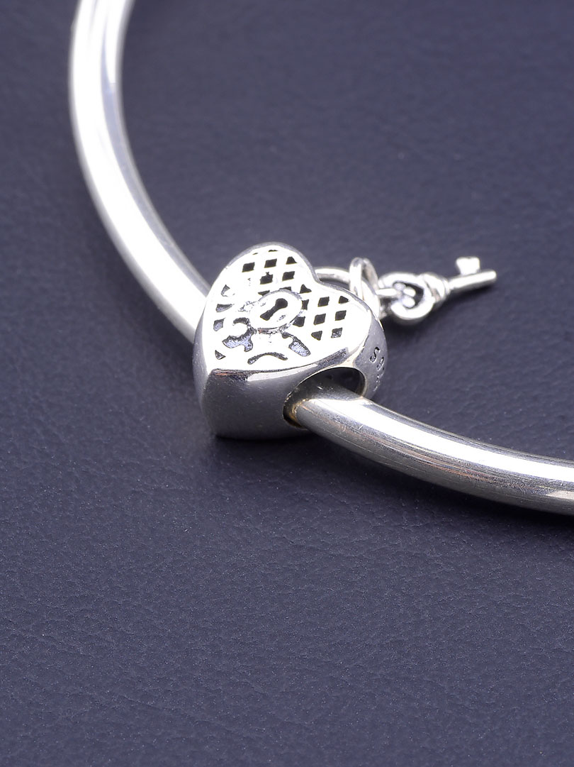 

Шарм Сердце с ключиком Pandora Style Серебро(925) 077242