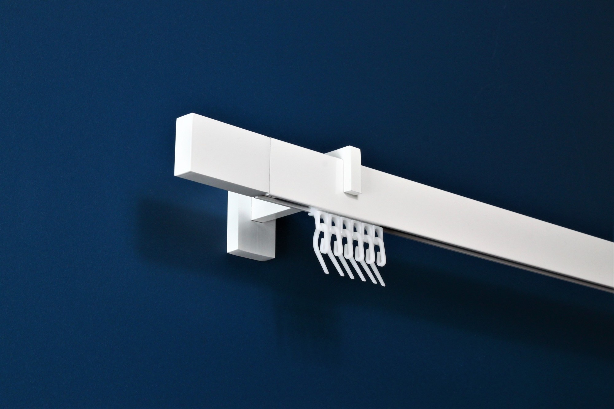 

Карниз настінний 1-рядний Homs Decor Скарлайн 330 см Білий. Кронштейн 10 см. Насадка Квадро