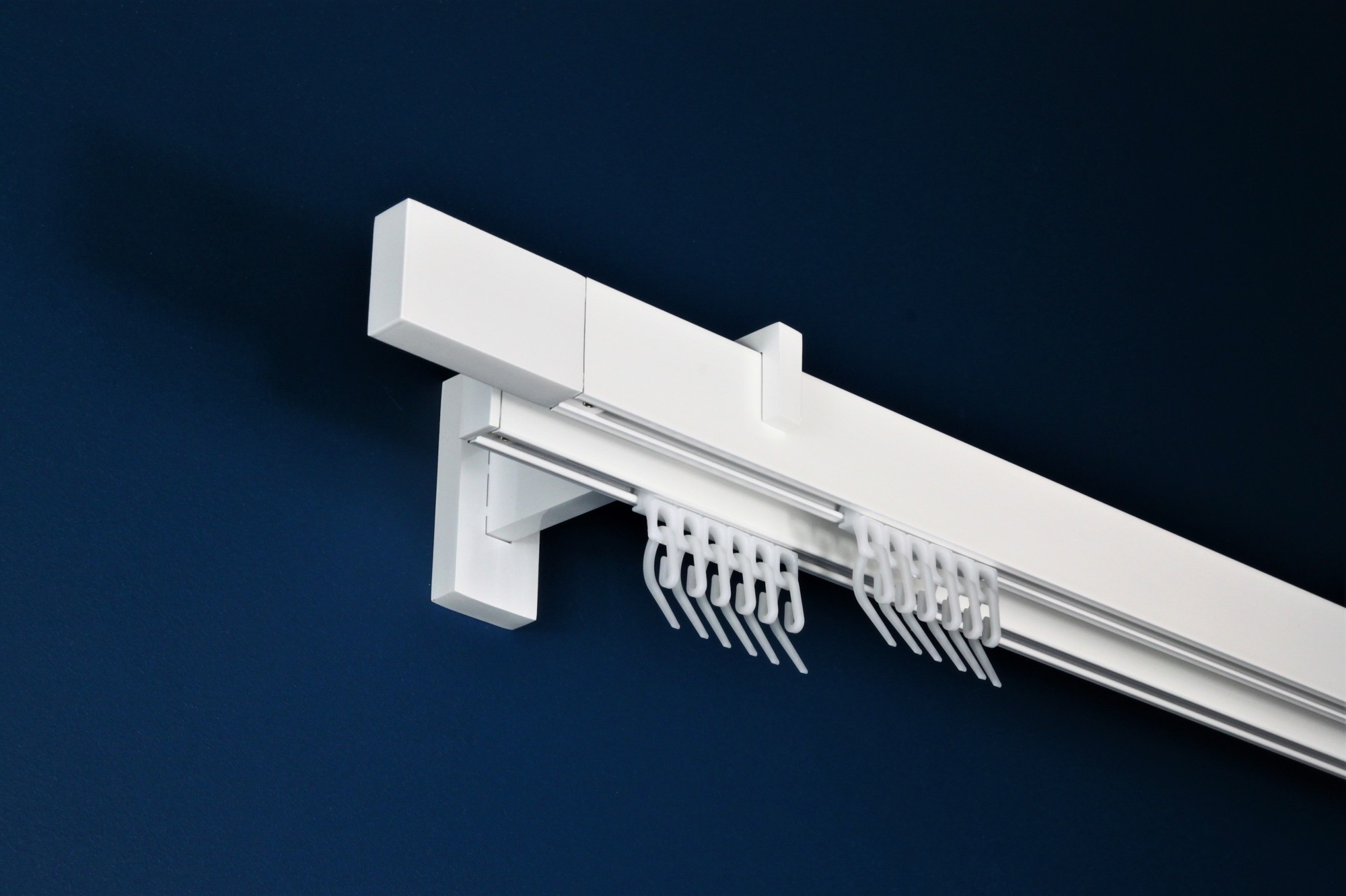 

Карниз настінний 2-рядний Homs Decor Скарлайн 170 см Білий. Кронштейн 13 см. Насадка Квадро