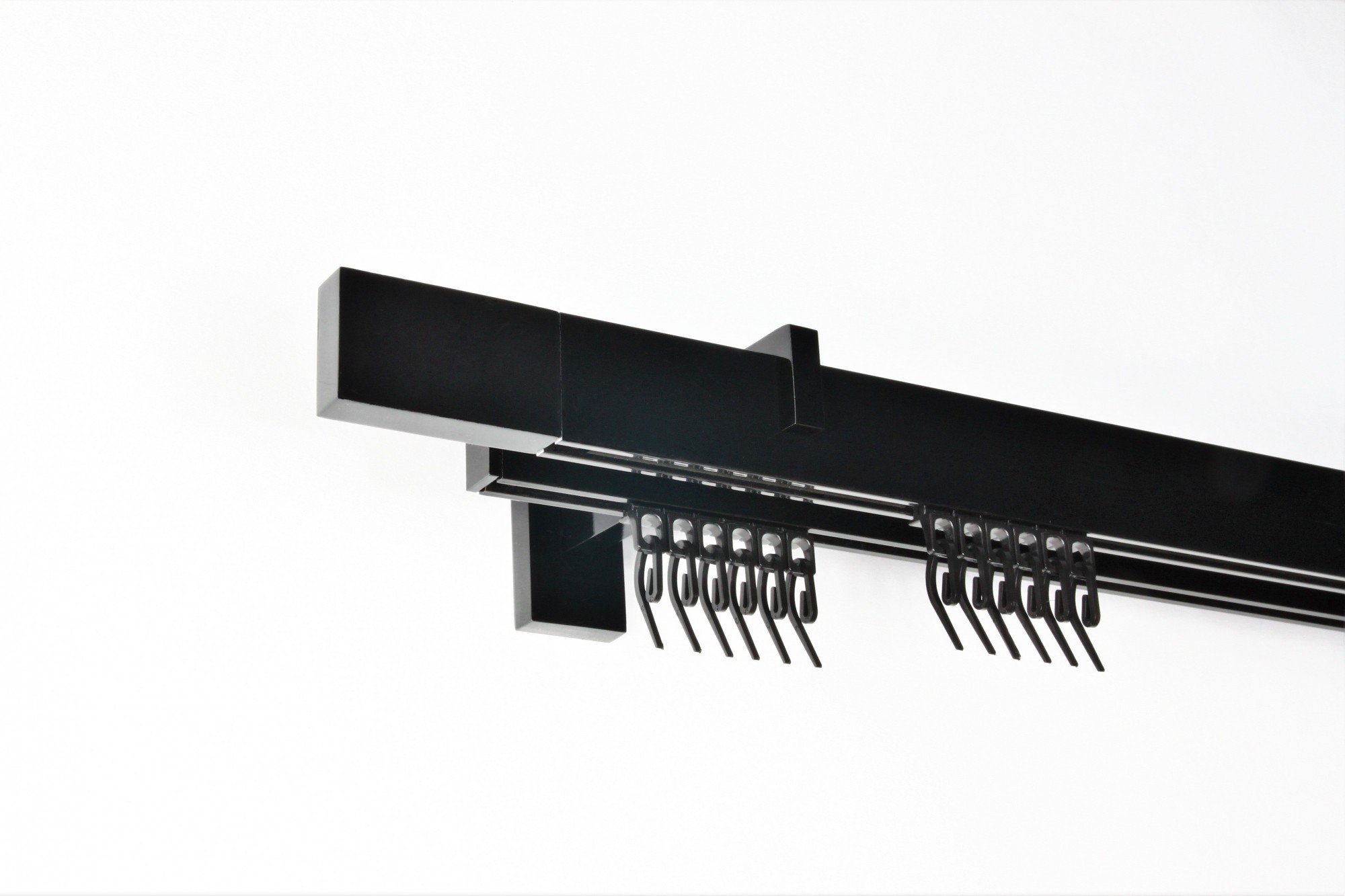 

Карниз настінний 2-рядний Homs Decor Скарлайн 410 см Чорний Мат. Кронштейн 13 см. Насадка Квадро