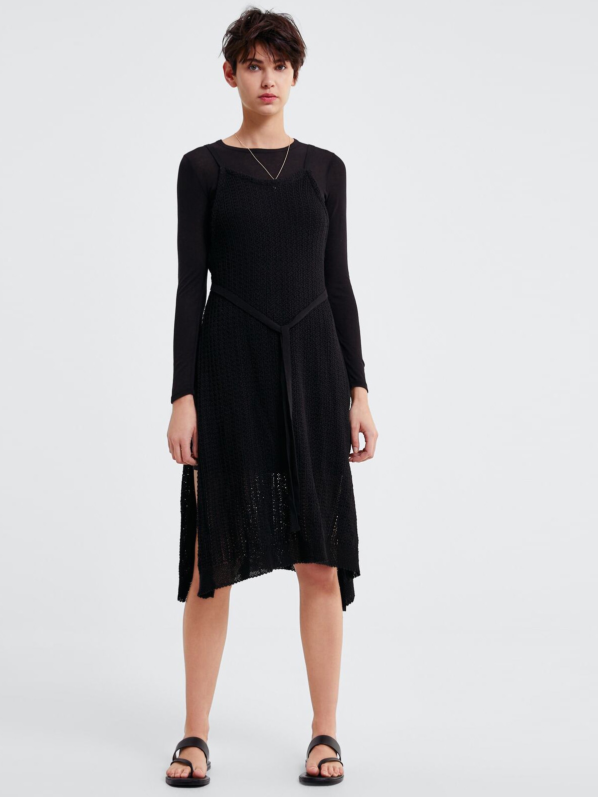 

Платье Zara 05644012800 M Черное