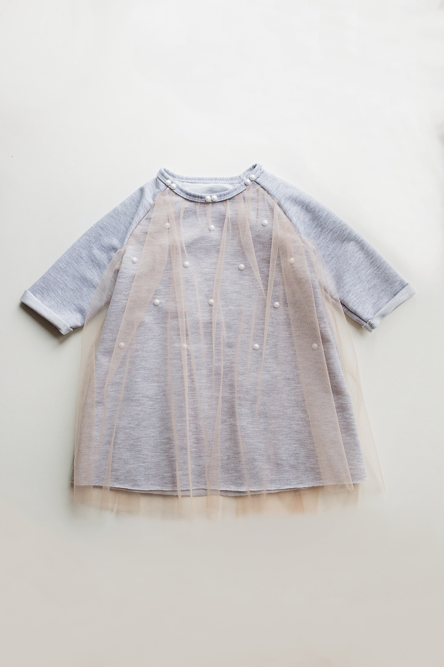 

Платье Little Bunny фатиновое с бусами 86см Меланж