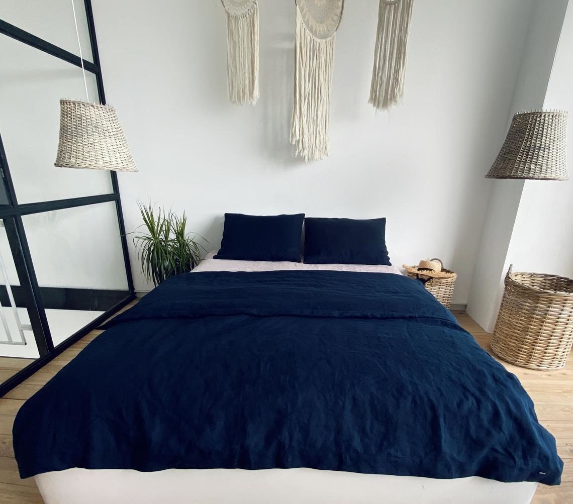 

Комплект постельного белья LinenLove Loft Navy Blue 180х210 см Сине-розовый