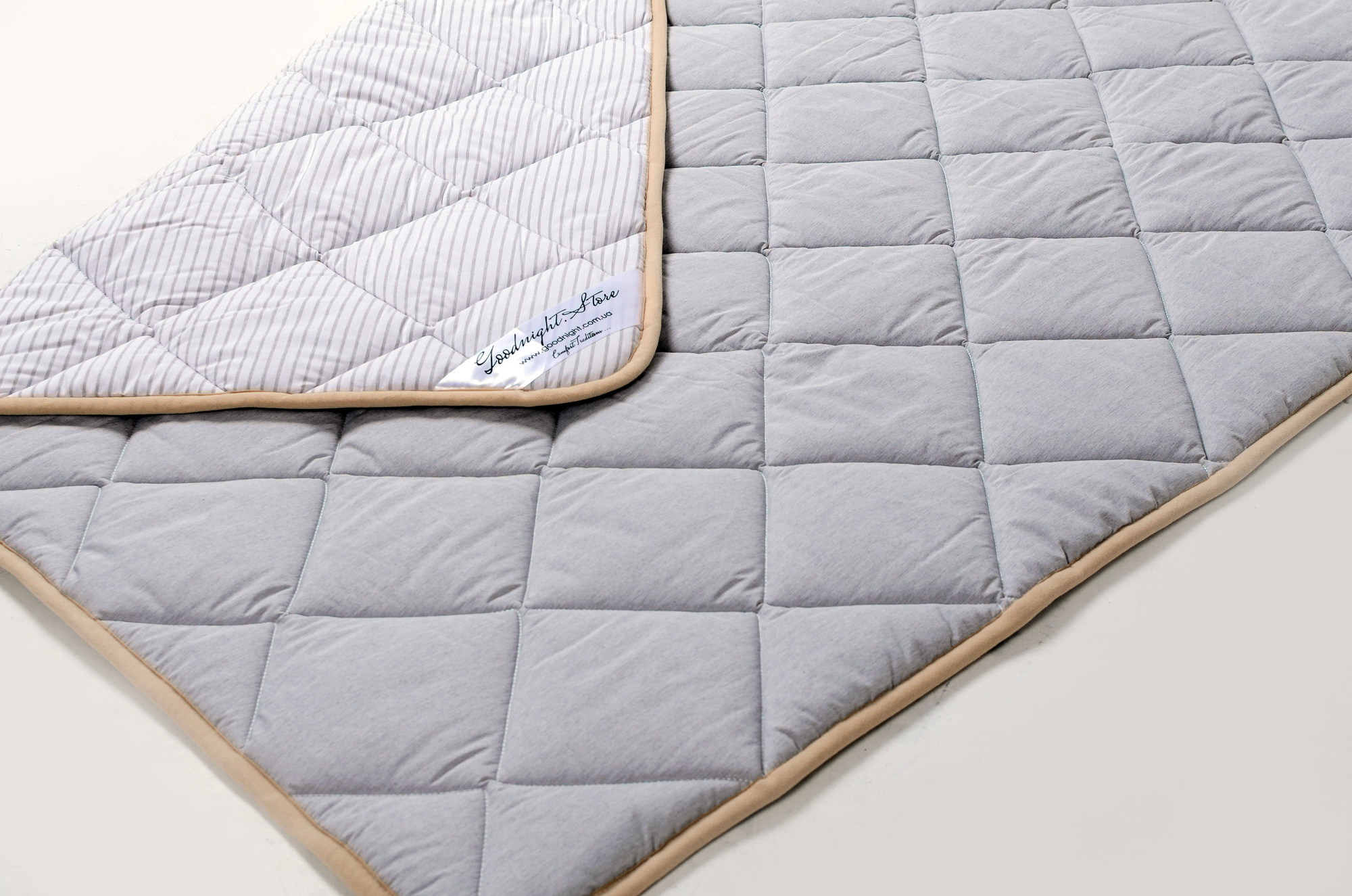 

Ковдра Goodnight.Store 140х200 з овечої вовни Мериносу всесезонна сіра / біла у смужку