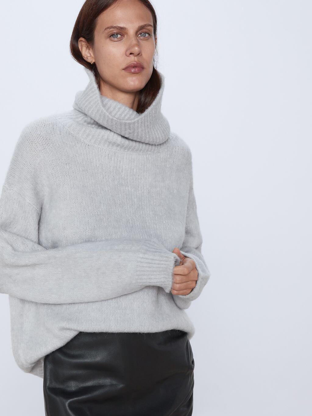

Свитер Zara 09598111806 S Серый