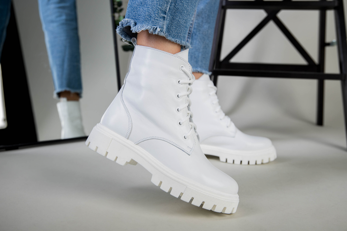 

Ботинки кожаные на шнурках LuxuryShoes 6700з/39 Белые