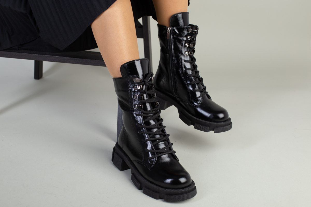 

Ботинки женские кожа наплак на шнурках и с замком, на байке LuxuryShoes 5542д/41 Черные
