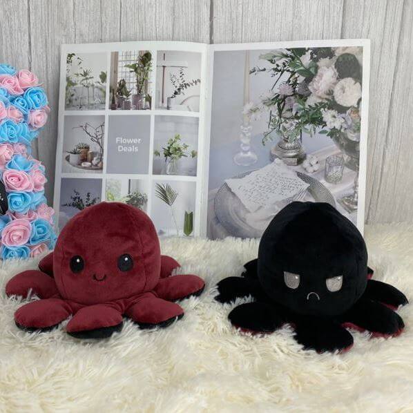 

Игрушка осьминог двусторонний черный бордовый