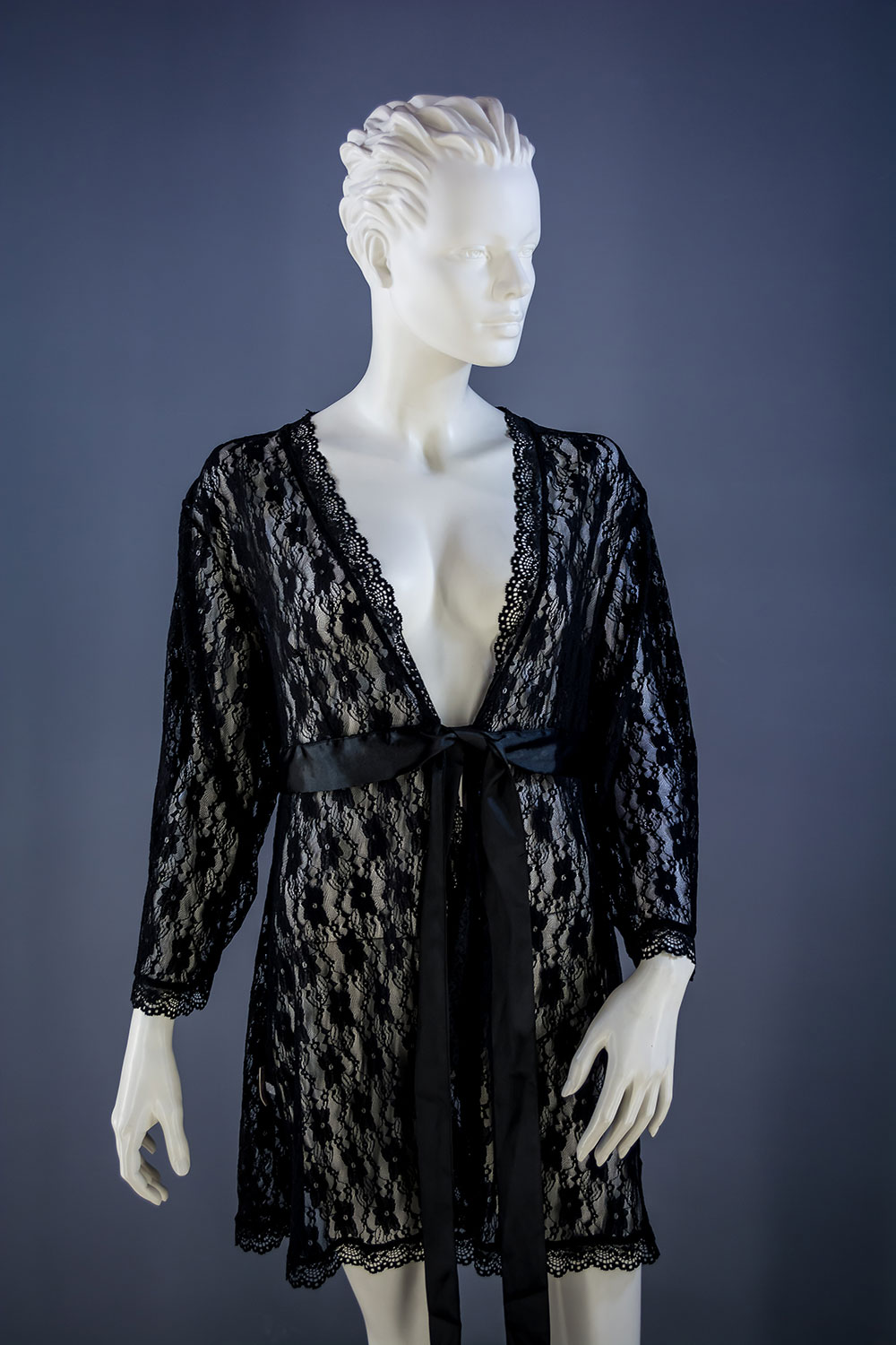 

Халат гипюр чёрный Serenade 551 Black L (0252)
