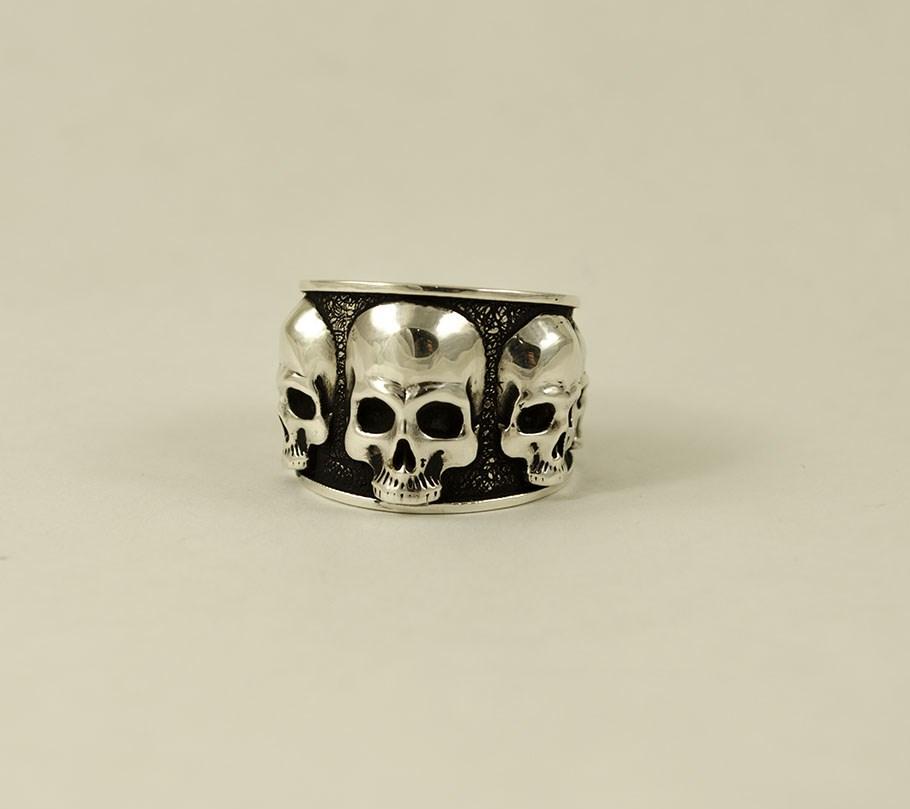 

Кольцо широкое с черепами Maxi Silver 8995 SE, размер 18