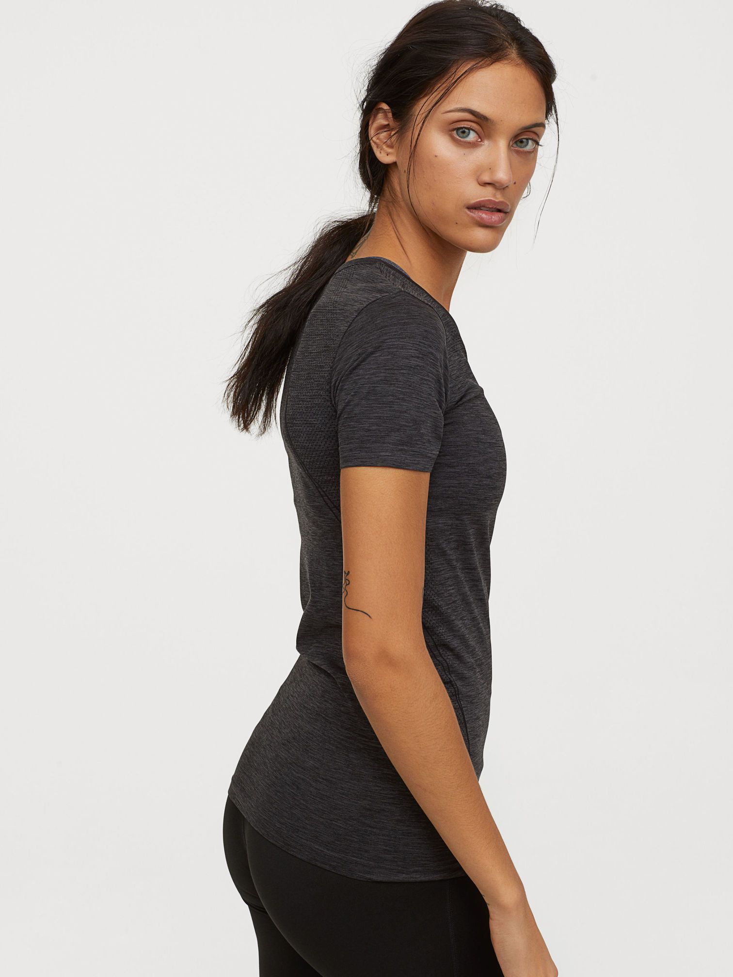 

Футболка H&M Sport 0678689-9 L Серая