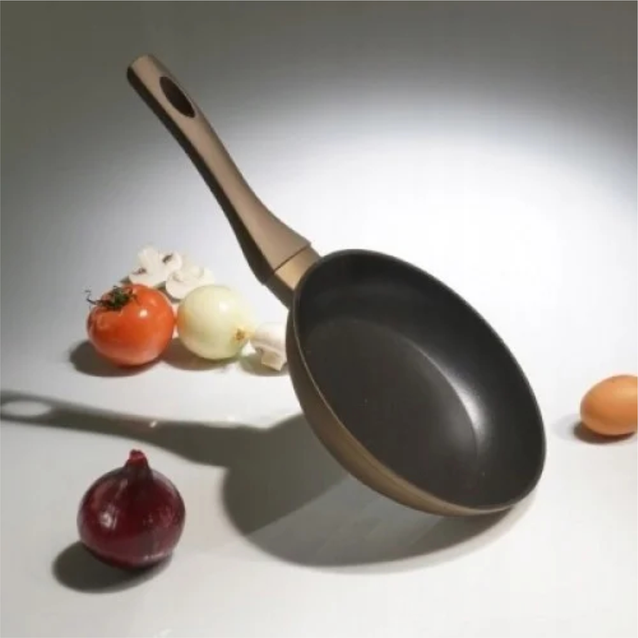 

Сковорода з антипригарним покриттям Tiross TS-1263 26cm Польща