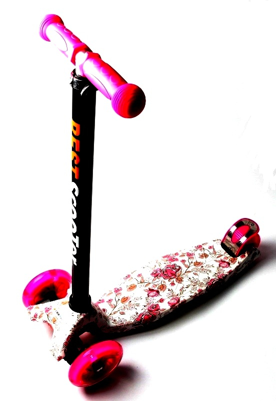

Детский трехколесный самокат Scooter MAXI со светящимися колесами и рисунком, Flowers. Roses