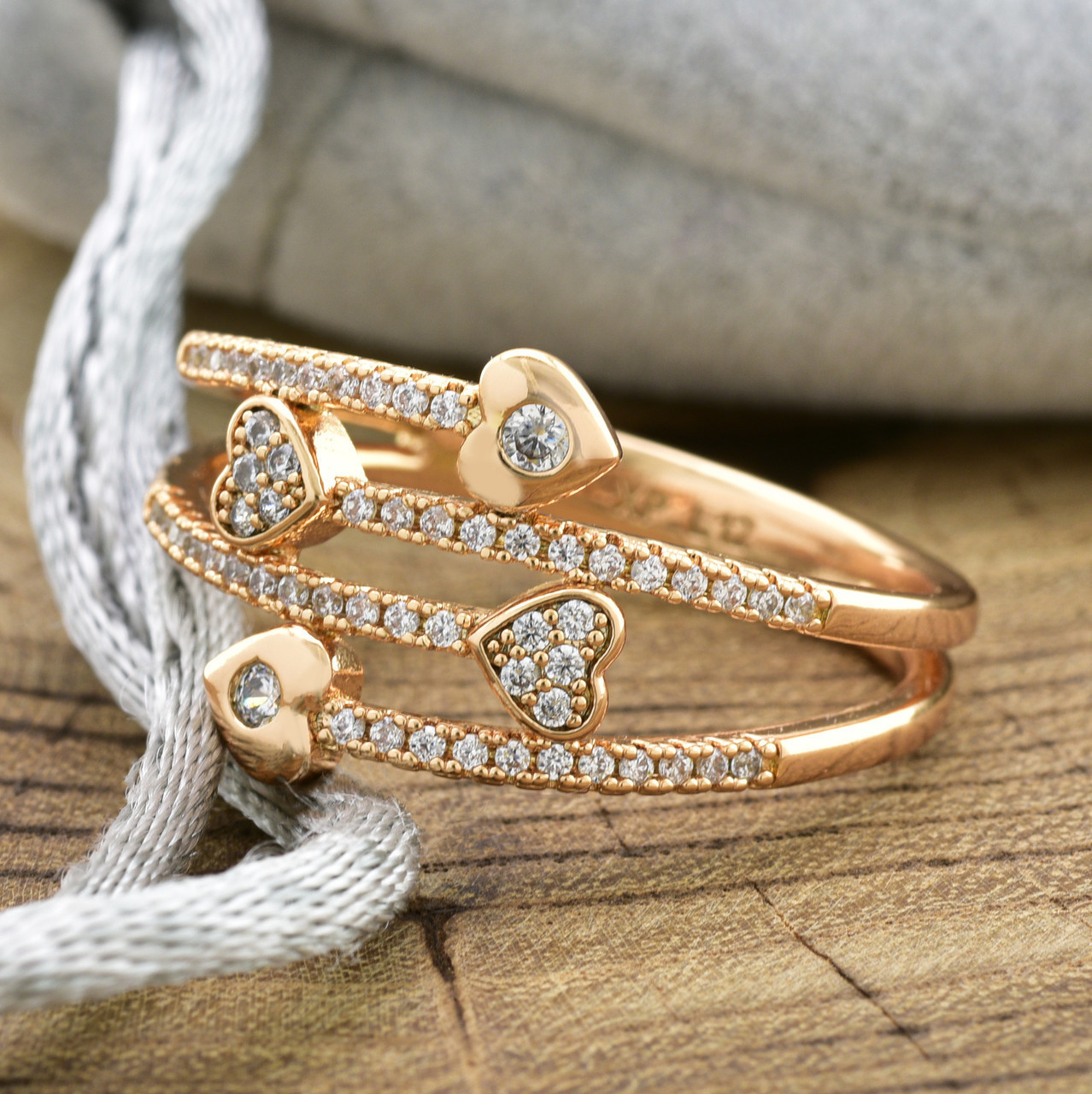 

Кольцо Xuping 13873 размер 21 ширина 12 мм куб.цирконий вес 3.6 г позолота 18K