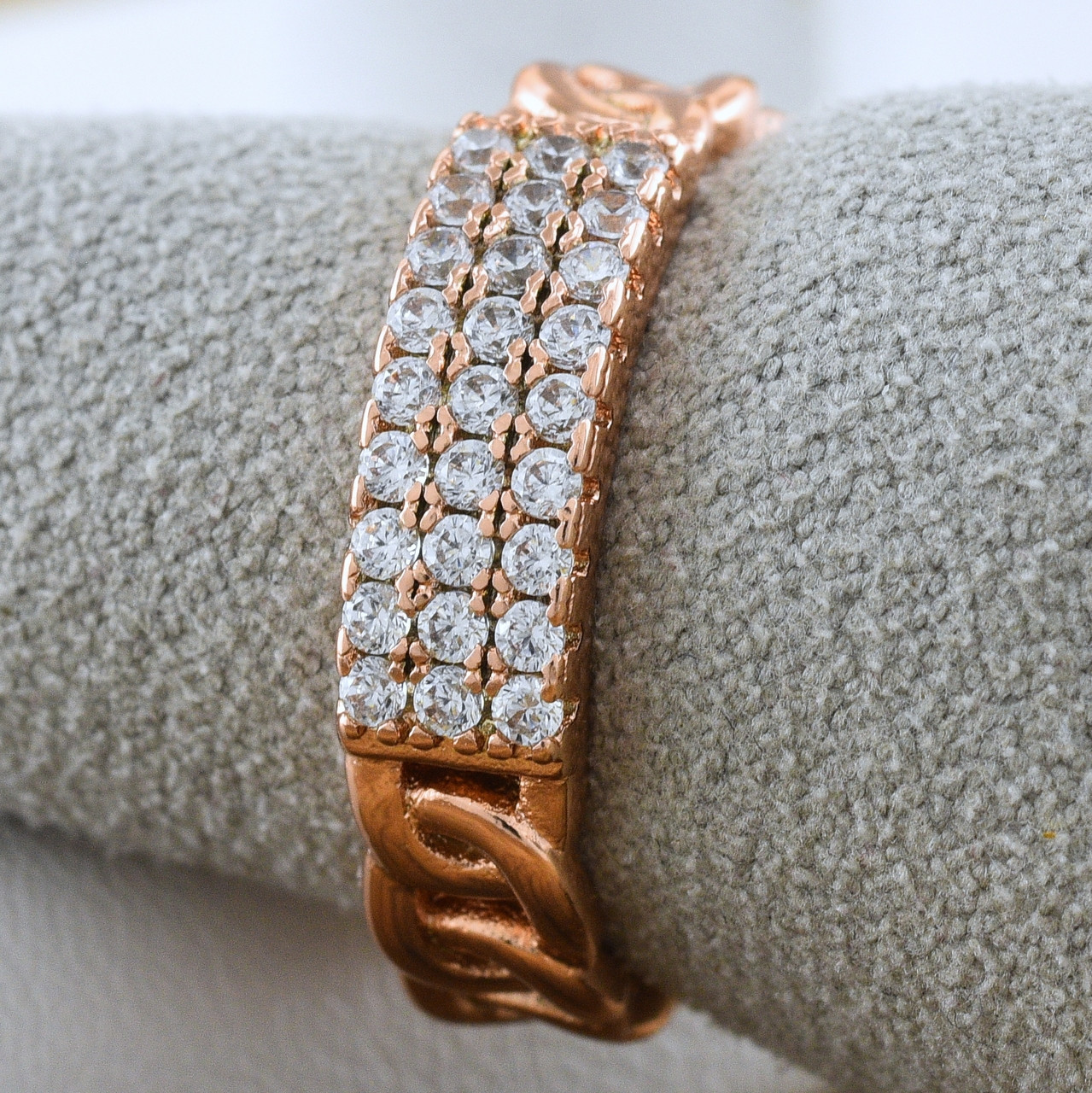 

Кольцо Xuping 30576 размер 19 ширина 5 мм вес 3.6 г белые фианиты позолота РО