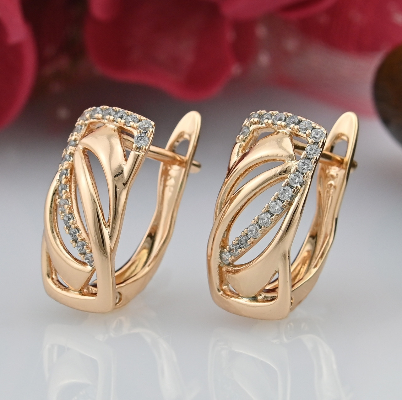 

Серьги Xuping 30517 размер 16х8 мм вес 2.5 г белые фианиты позолота 18К