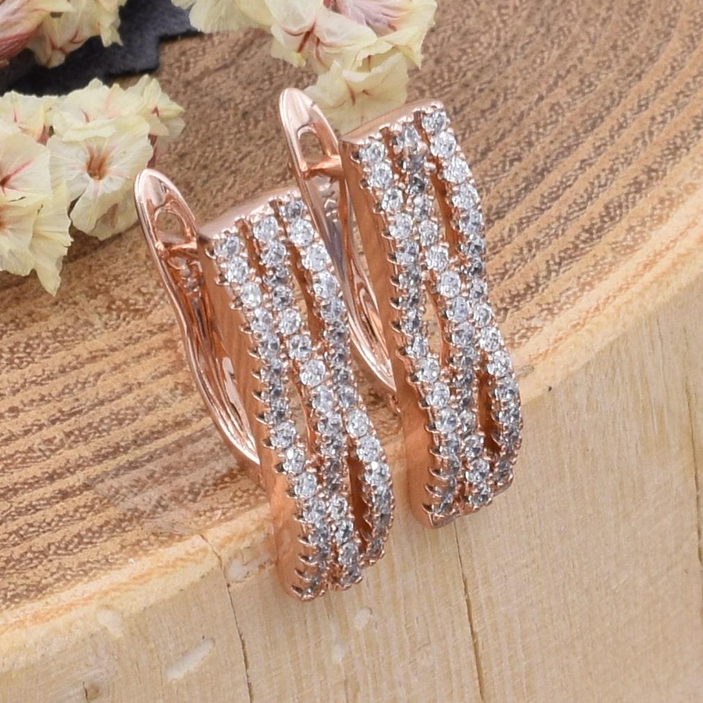 

Серьги Xuping 30320 размер 21х6 мм белые фианиты вес 3.1 г позолота РО