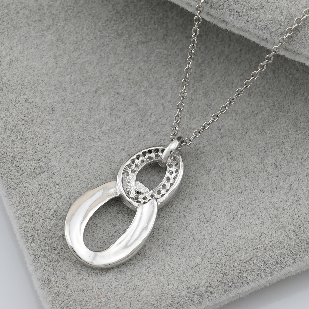 

Серебряное колье длина 55 см подвеска 27х13 мм вставка белые фианиты вес 4.3 г