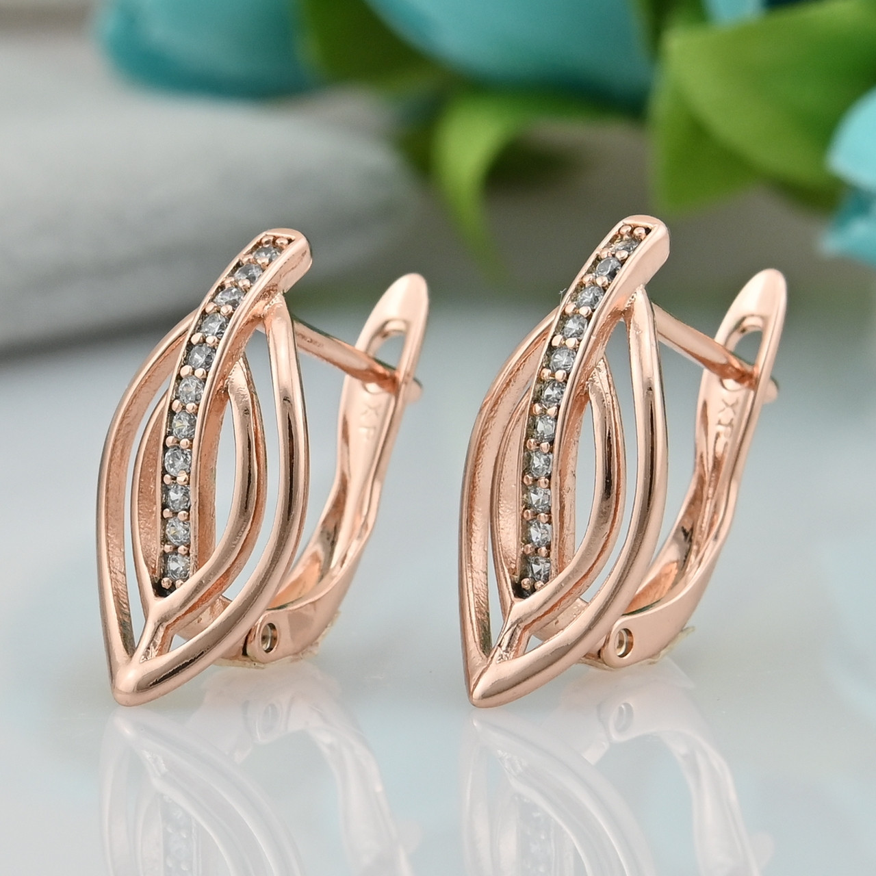 

Серьги Xuping 30525 размер 20х9 мм вес 2.3 г белые фианиты позолота РО