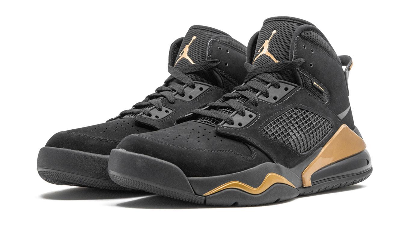 Jordan mars hot sale 270 black gold