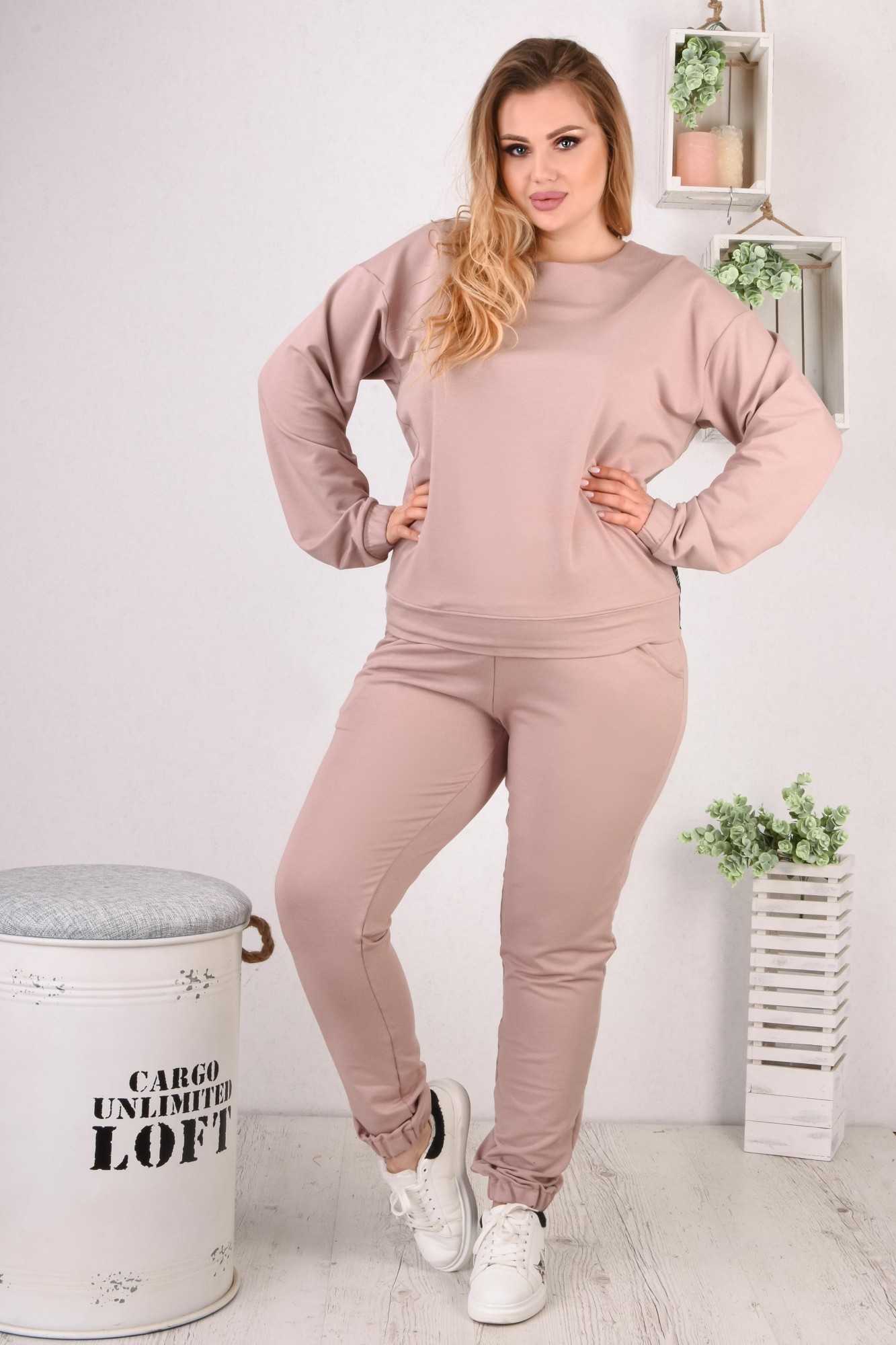 

Спортивный костюм Classic Fashion прогулочный 54 бежевый
