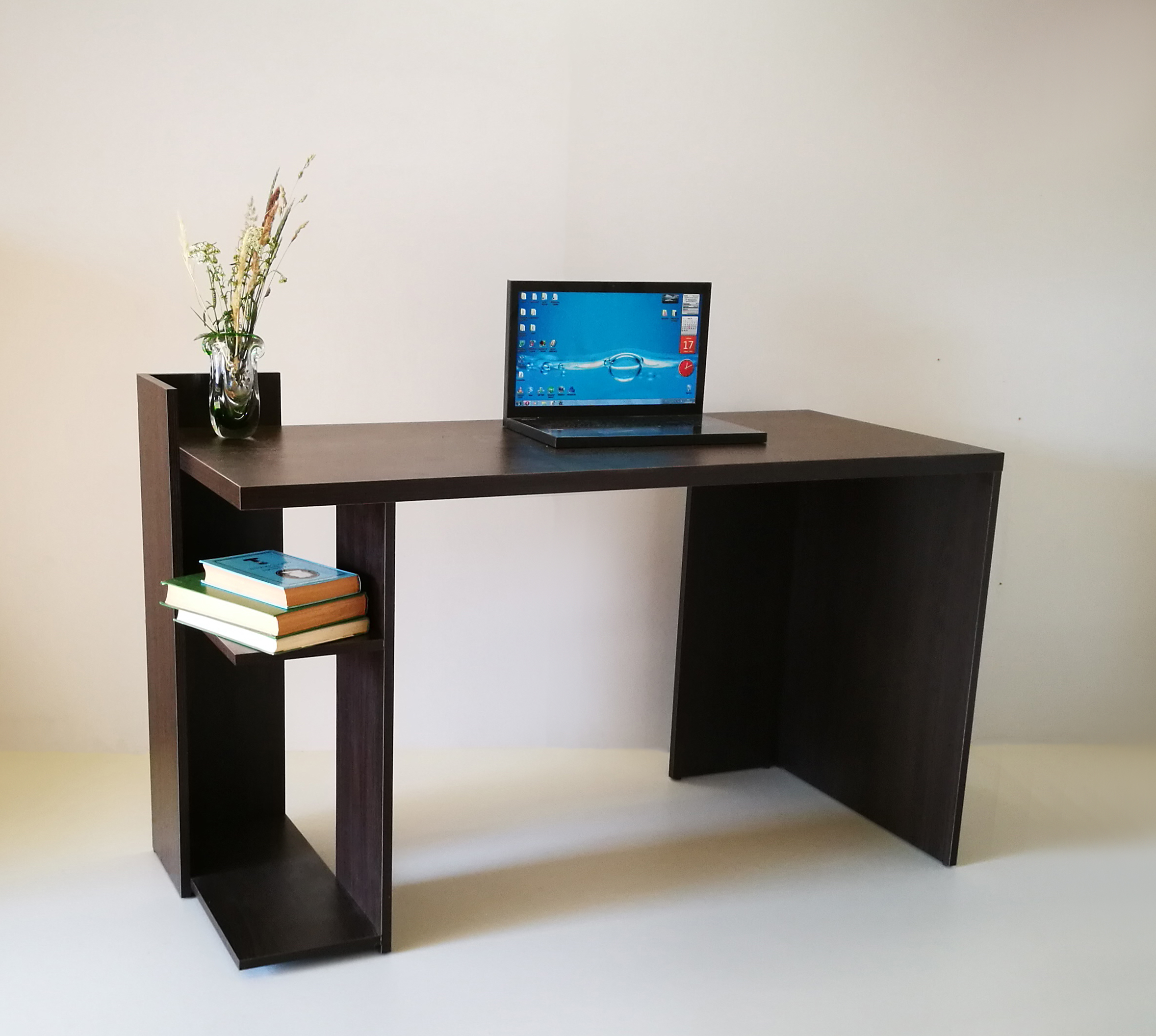 

Компьютерный стол Woodworkers Home Broot