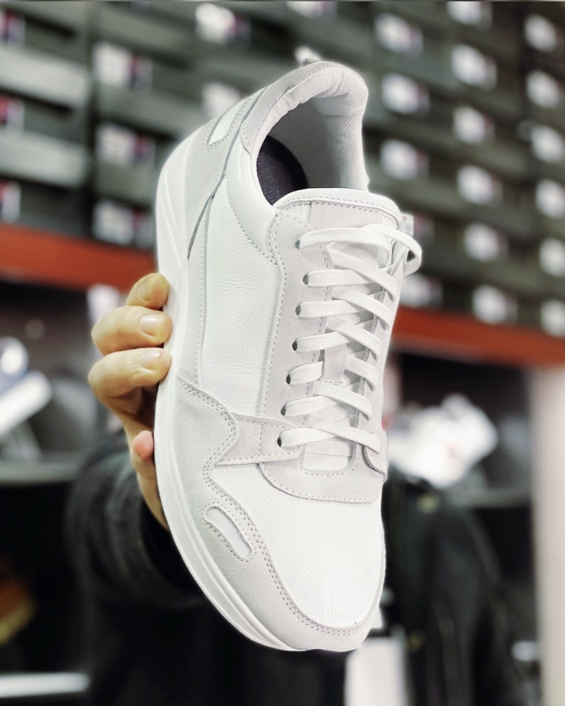

Белые мужские кроссовки 104 White 44