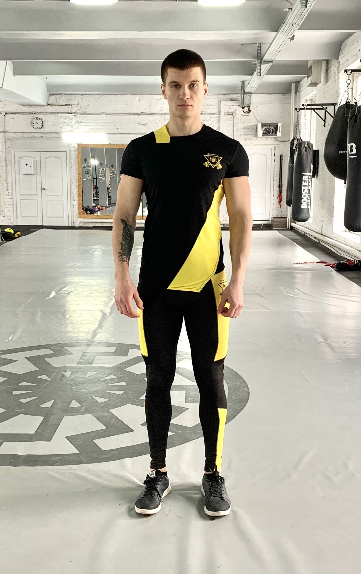 

Мужской спортивный комплект (Футболка+тайтсы) Grade y-black 2.0 FitU XL Черный 000151335