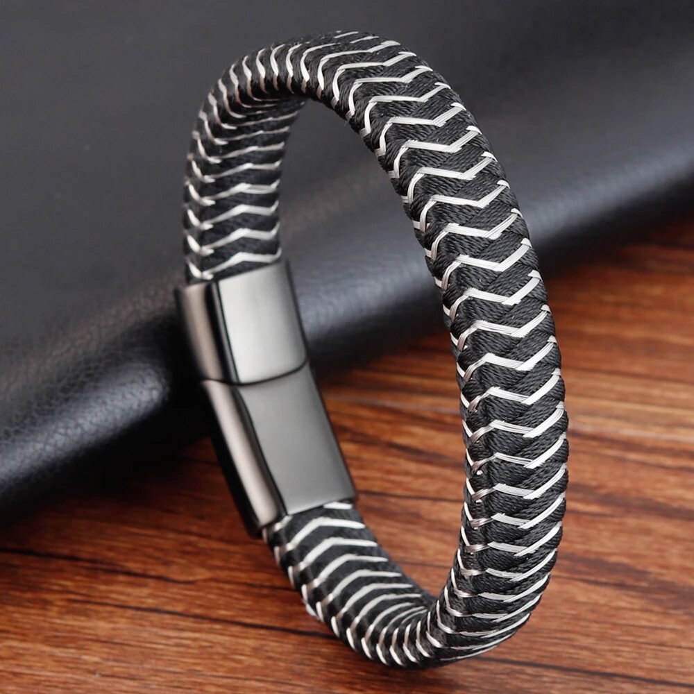 

Кожаный браслет BroBand One line черно-серый 21см (BB-ONE-LINE-BLACK-SILVER-21)