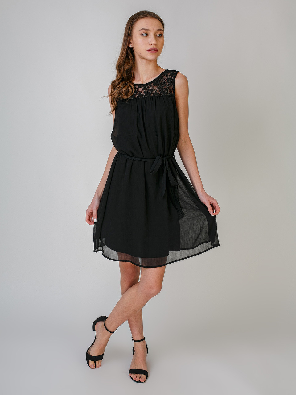 

Платье Vero Moda черное летящее с поясом М