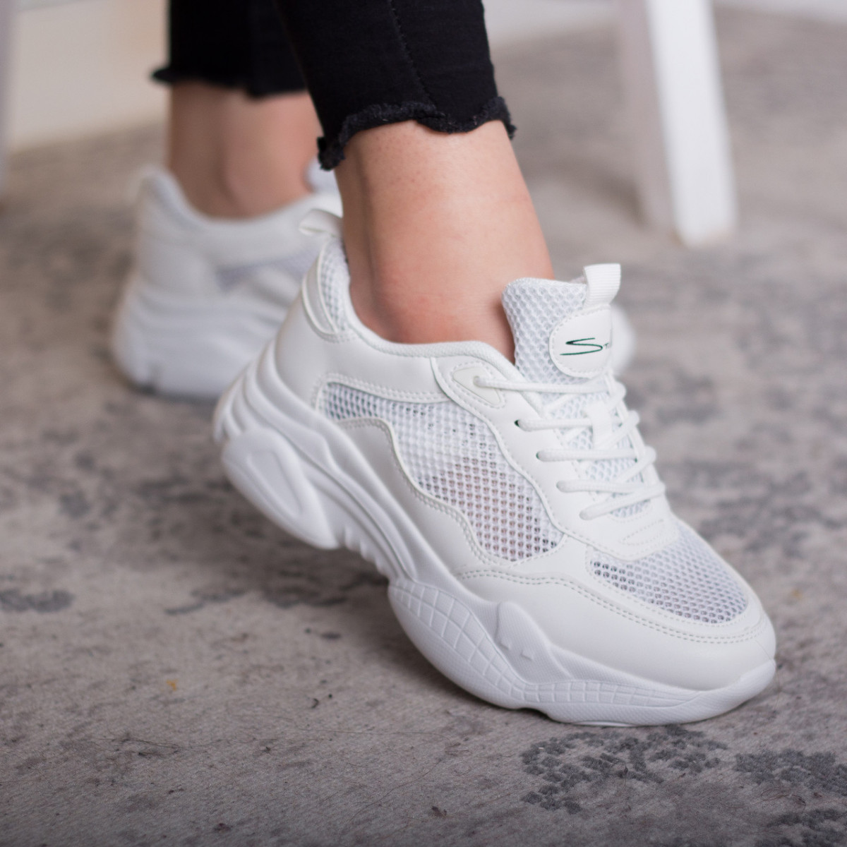 

Кроссовки женские Fashion Ubas 2630 38 размер 24,5 см Белый