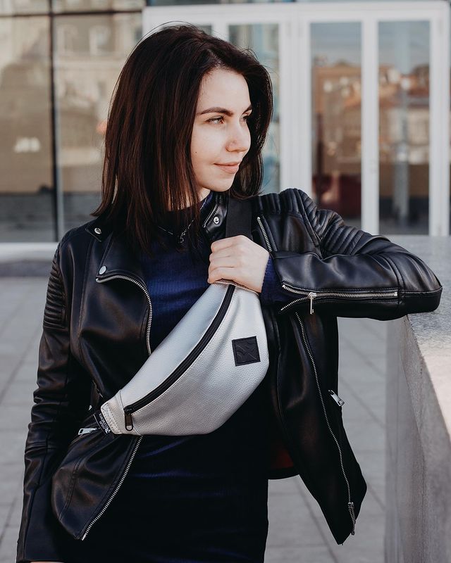 

Поясная сумка экокожа Four Elements Premium сумка на пояс бананка Серебристая