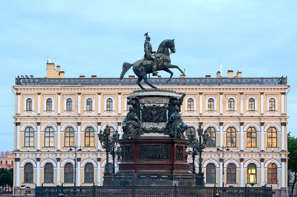 Архитектурные памятники москвы и санкт петербурга фото с названиями