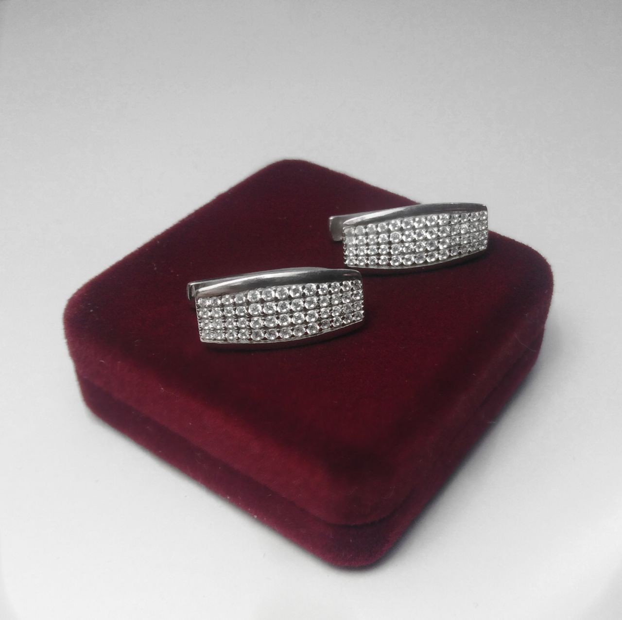 

Серебряные серьги Meridian с белым цирконом (213р)