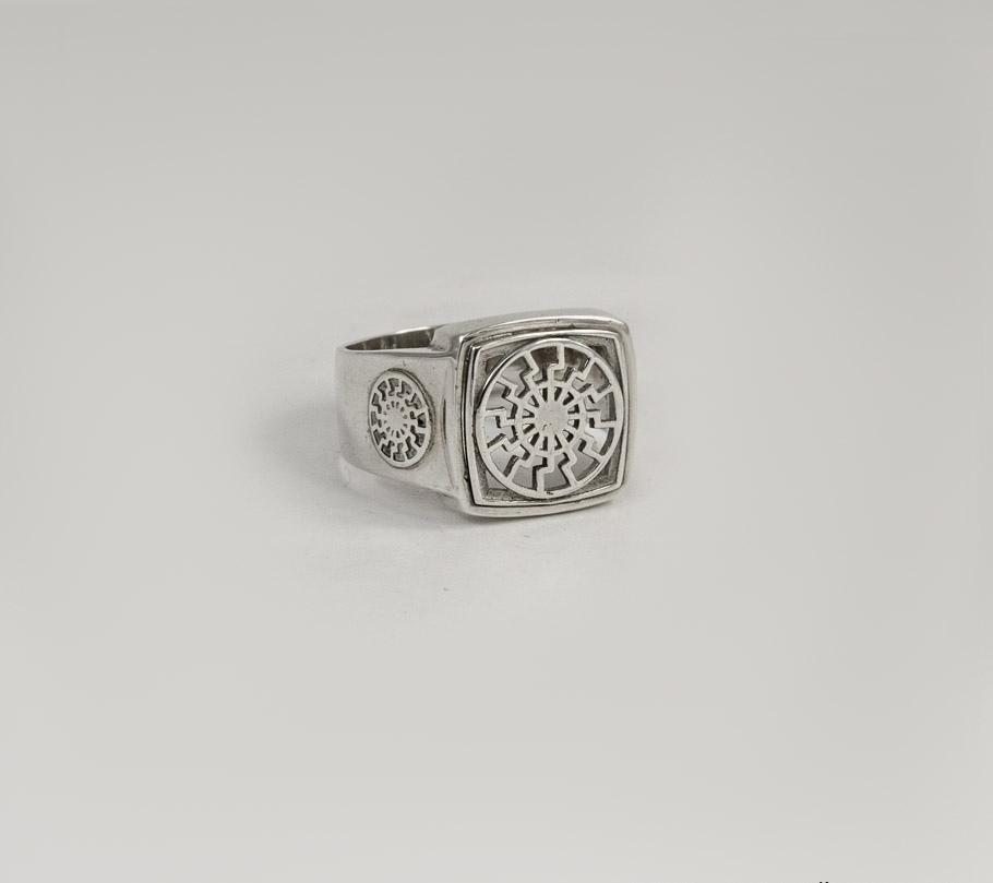 

Кольцо черное солнце Maxi Silver 6428 SE, размер 16.5