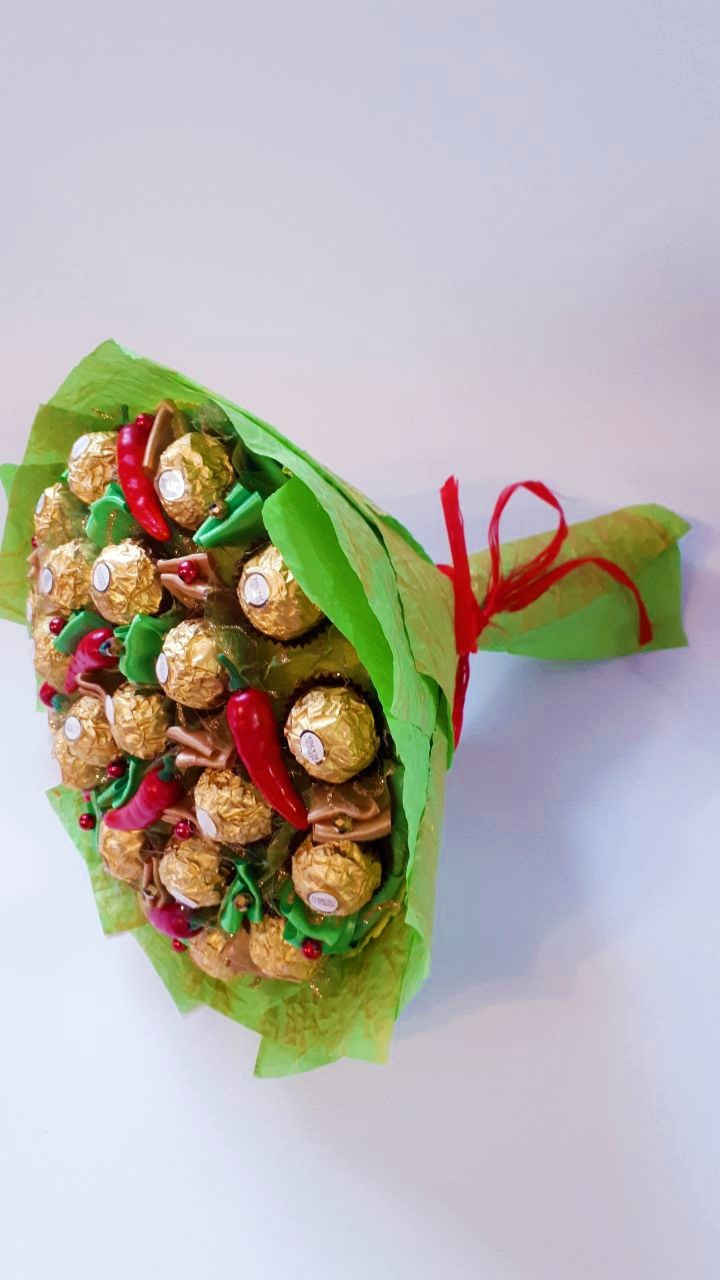 

Букет из конфет для мужчины с конфетами Ferrero Rocher Okl РР 2016