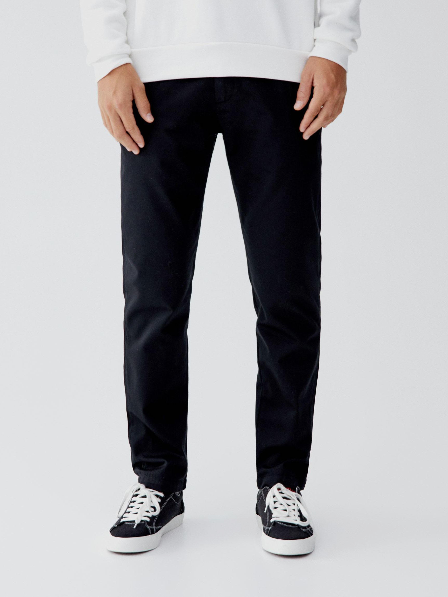

Брюки Pull & Bear 9680/524/800-AAAD 44 Черные
