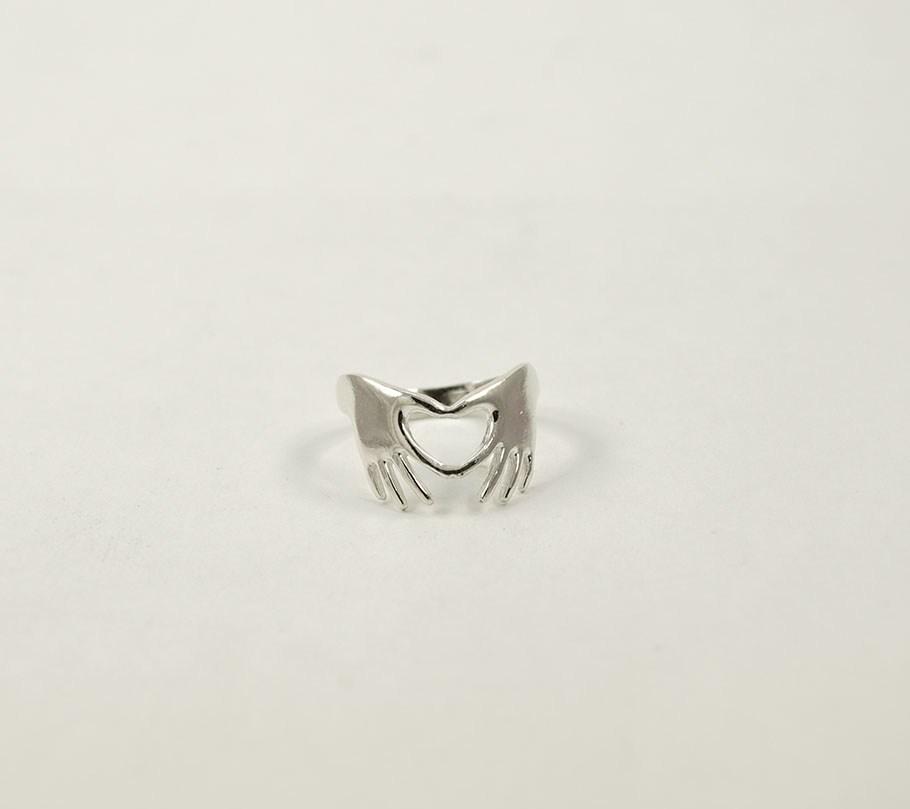 

Кольцо сердце из рук Maxi Silver 8593 SE, размер 21