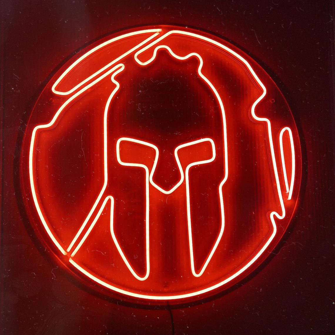 

Неоновая вывеска «Спартанский шлем»