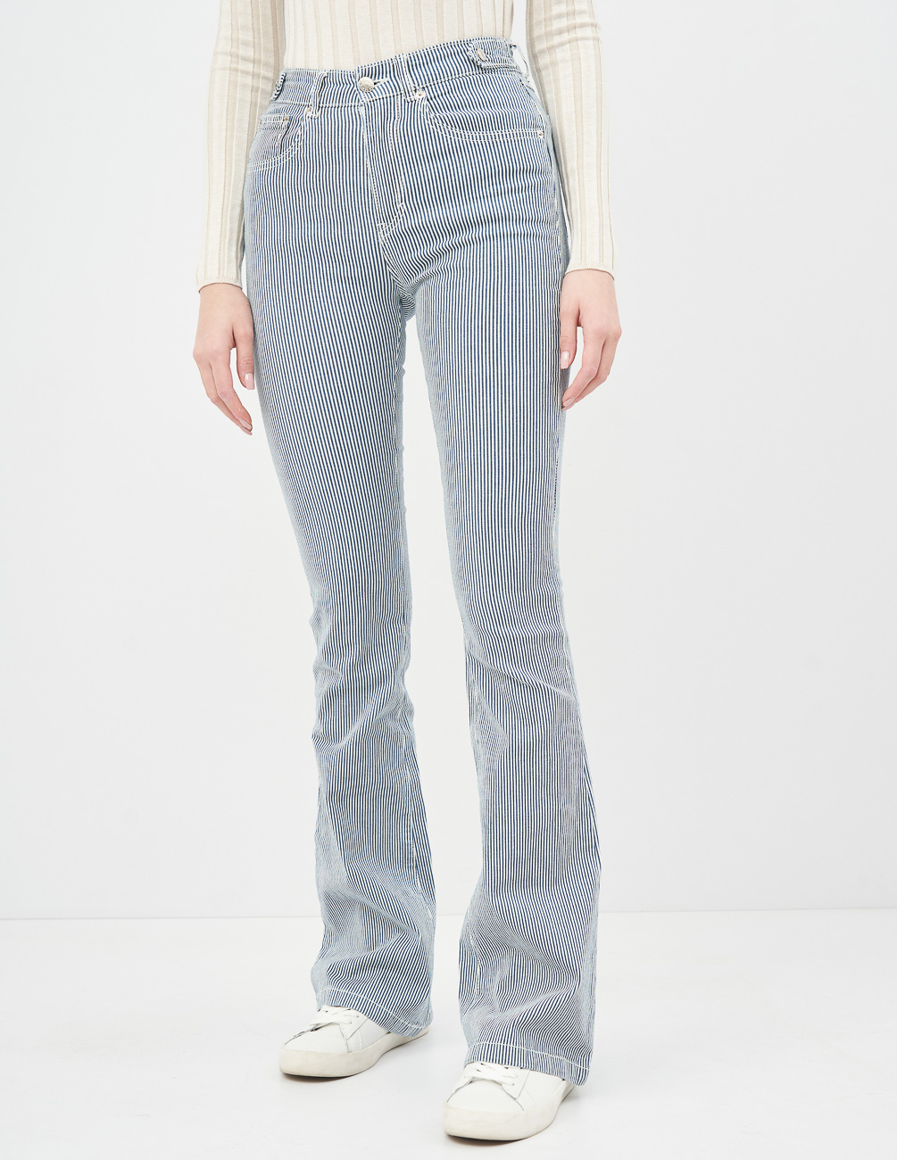 

Джинсы PULL & BEAR Ж1056209 (9687/303/250) цвет голубой-белый, Джинсы PULL & BEAR Ж1056209 (9687/303/250) цвет голубой-белый XS