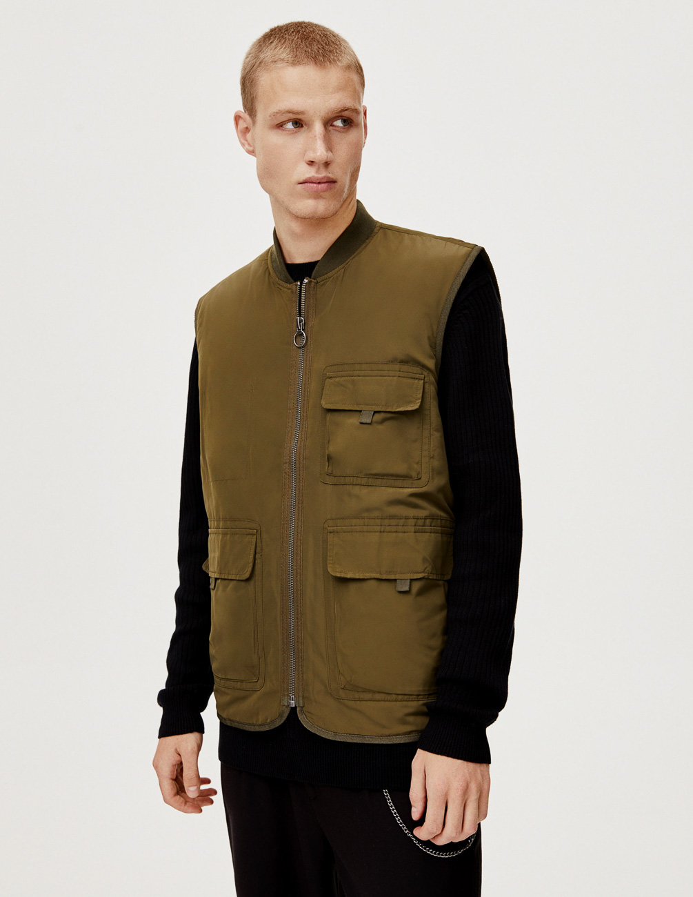 

Жилет PULL & BEAR М0107580 (9771/502/505) цвет зеленый S
