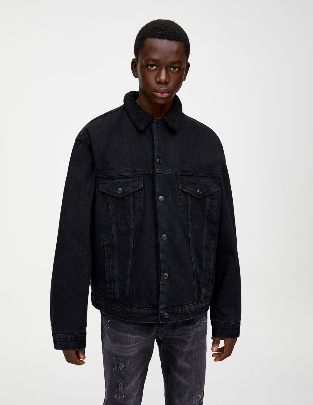 

Джинсовка PULL & BEAR М0107565 (9716/524/800) цвет черный M