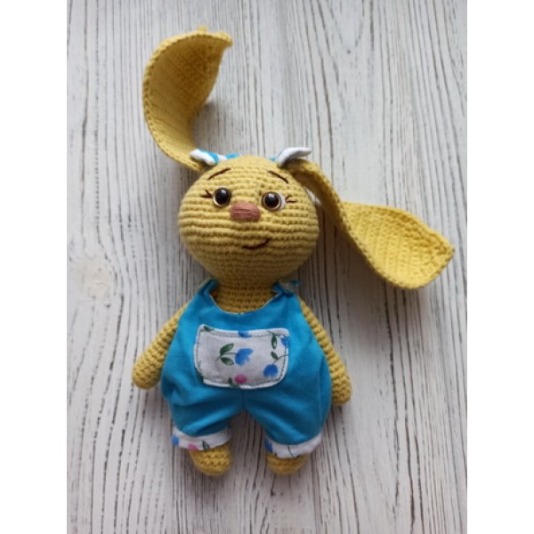 

М'яка іграшка HandMade Зайченя Соня в'язана 17.5 см, жовта (TI-007)
