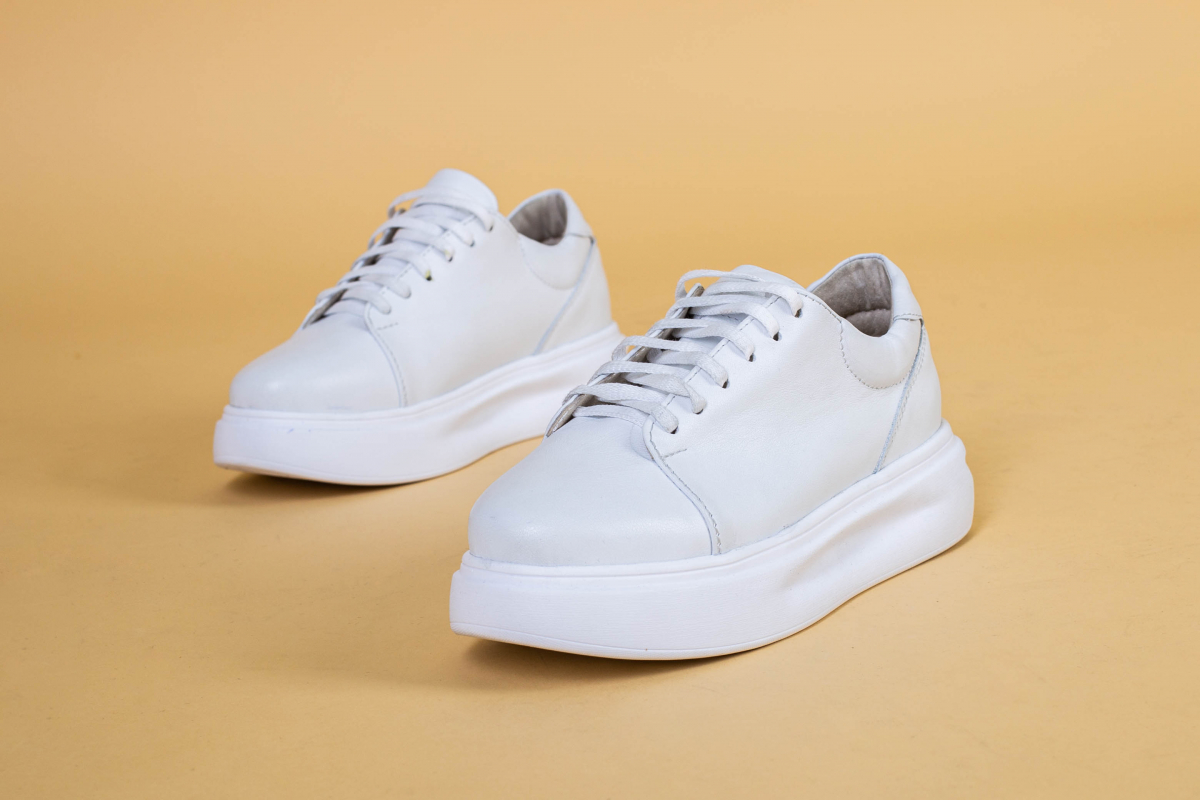 

Кеди жіночі шкіряні на білій підошві LuxuryShoes 5560/41 Білий
