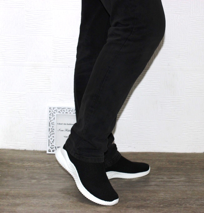 

Кроссовки мужские трикотажные Shoes 2028-43 40 26.0см черный