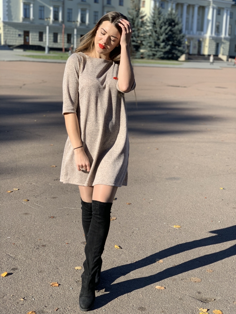 

Женское платье свободного кроя 42-44 Пудра