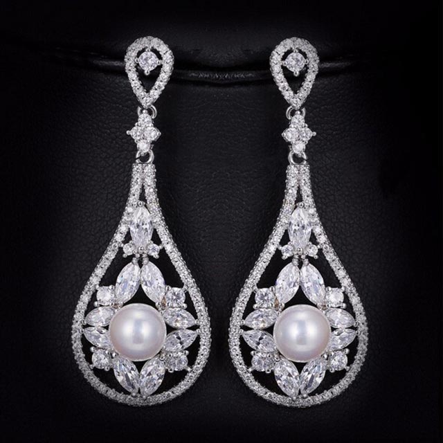 

Свадебные серьги Сладкая жемчужина DiaDemaGrand Серебряный с белым камнем (071815-15-2)