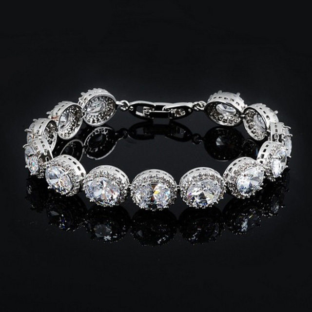 

Женский браслет Кристальная грона DiaDemaGrand Серебряный с белым камнем (1113909-15-2)