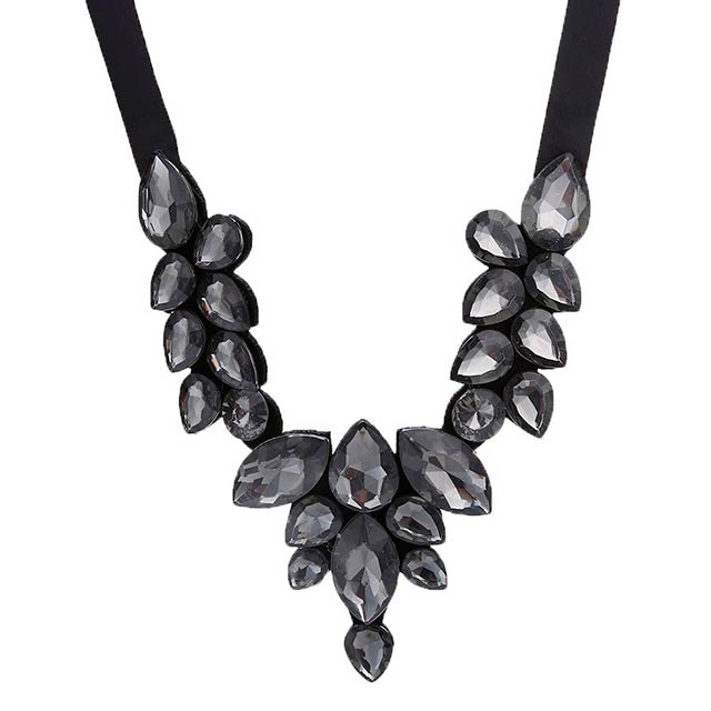 

Колье на ленте Сверкающий бриз DiaDemaGrand Черный с серым камнем (111782-19-16)