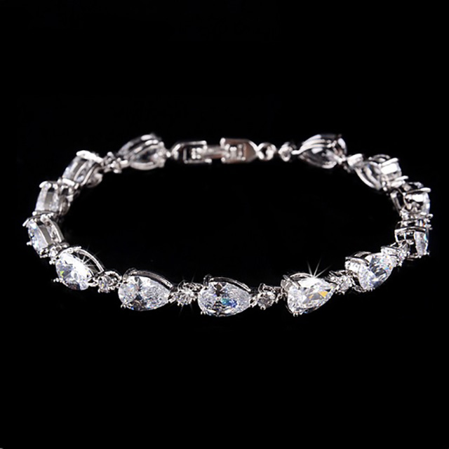 

Браслет Каплевидный кристалл DiaDemaGrand Серебряный с белым камнем (00715205-15-2)